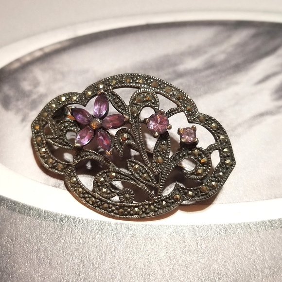 Vintage Sterling Silver Marcasite Amethyst Brooch - Picture 5 of 6